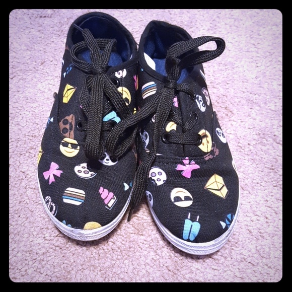 Other - Girls emoji shoes